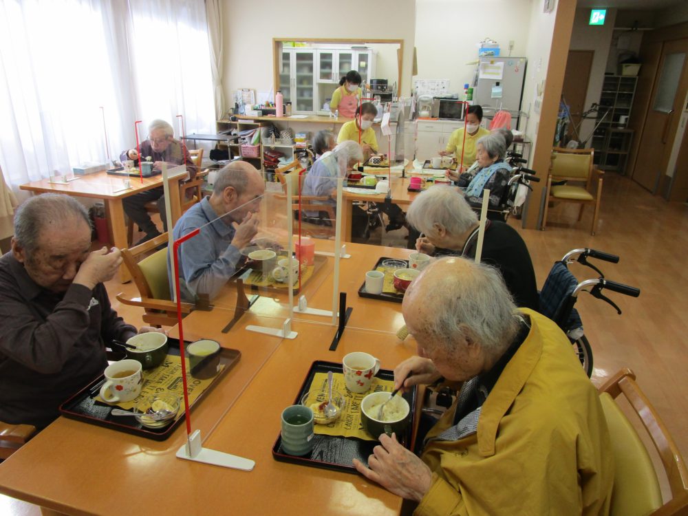 静岡市葵区グループホーム_きのこドリアのお楽しみ食