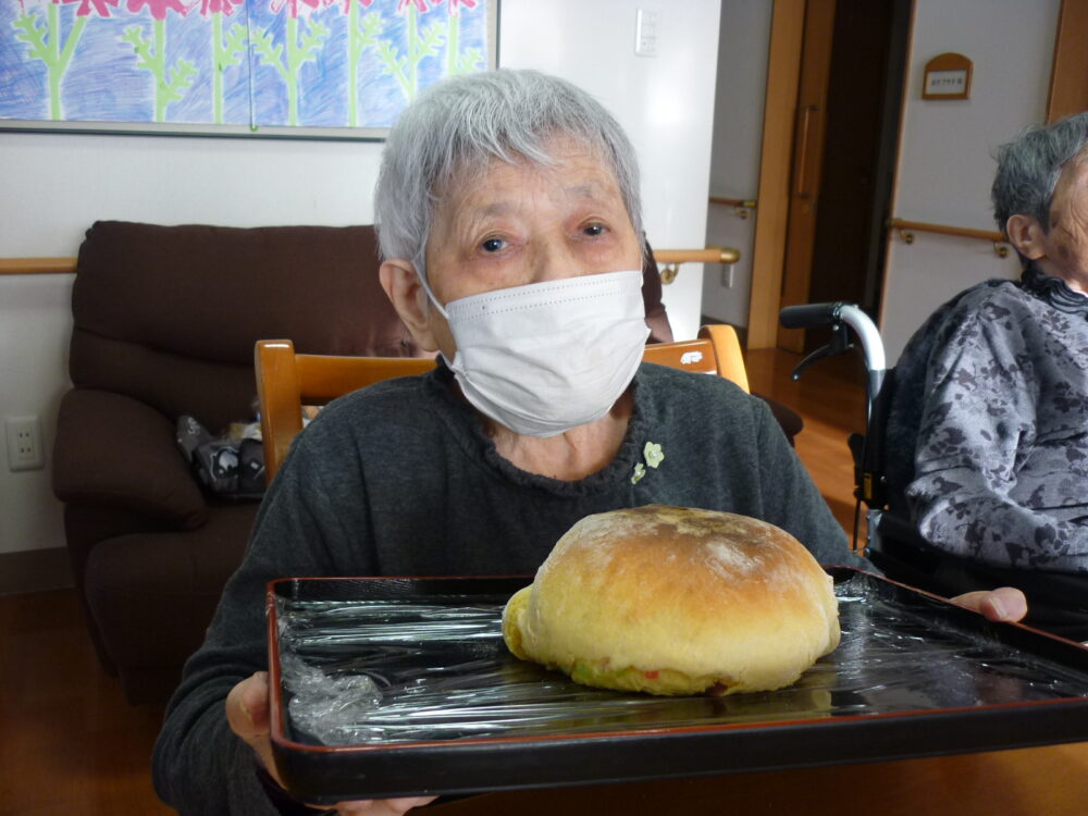 八幡グループホーム   立冬のおやつ「ゆずパン」