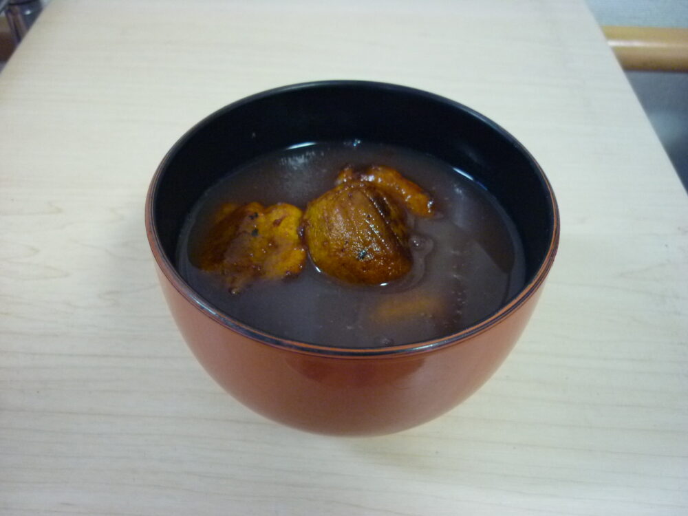 八幡グループホーム   冬至のおやつ「かぼちゃ餅のお汁粉」