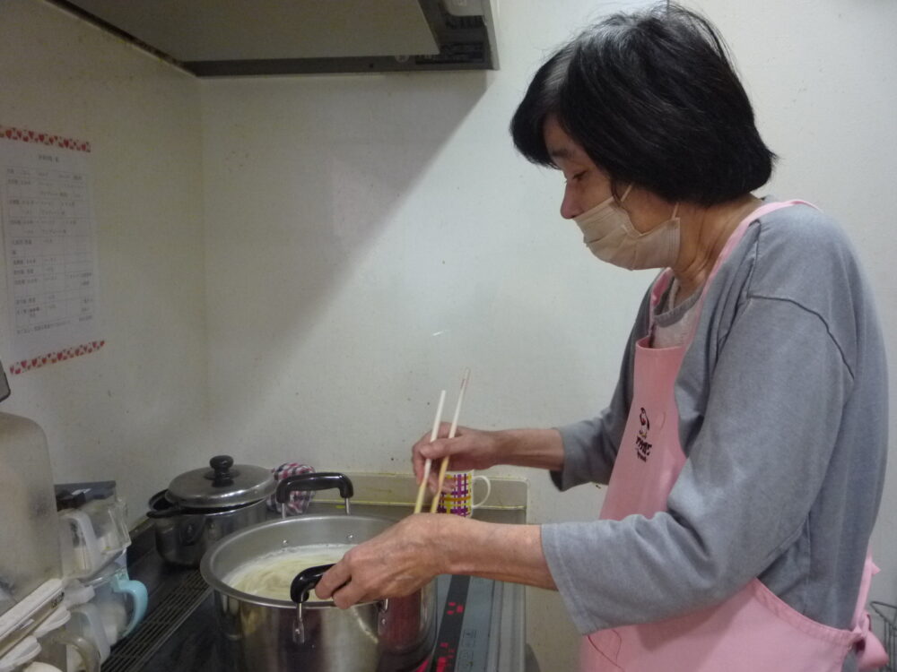 静岡市清水区グループホーム_2023年8月昼食作り