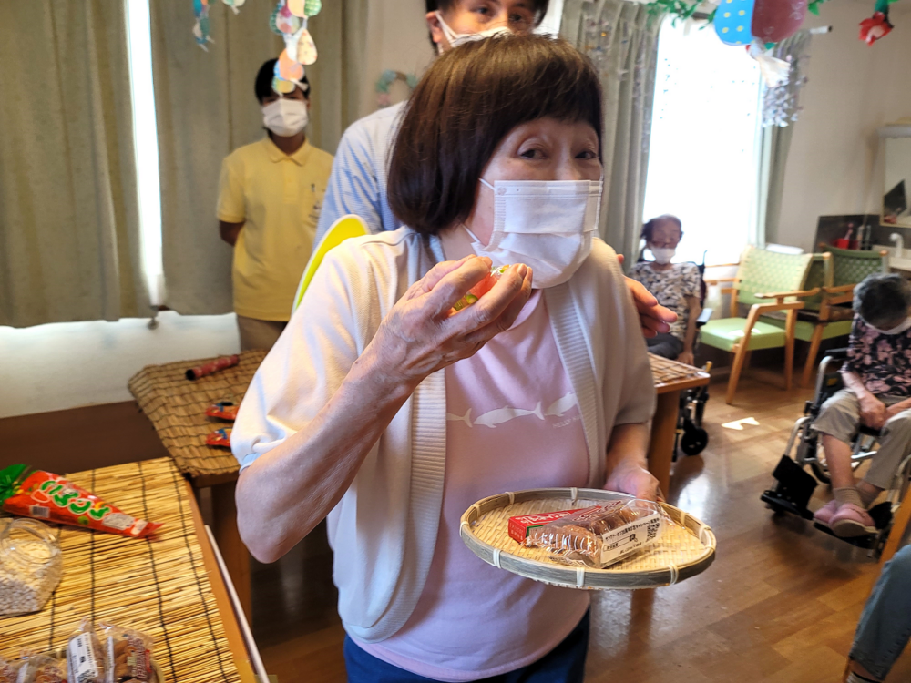 静岡市清水区グループホーム_夏祭り２０２３花火と駄菓子屋さん