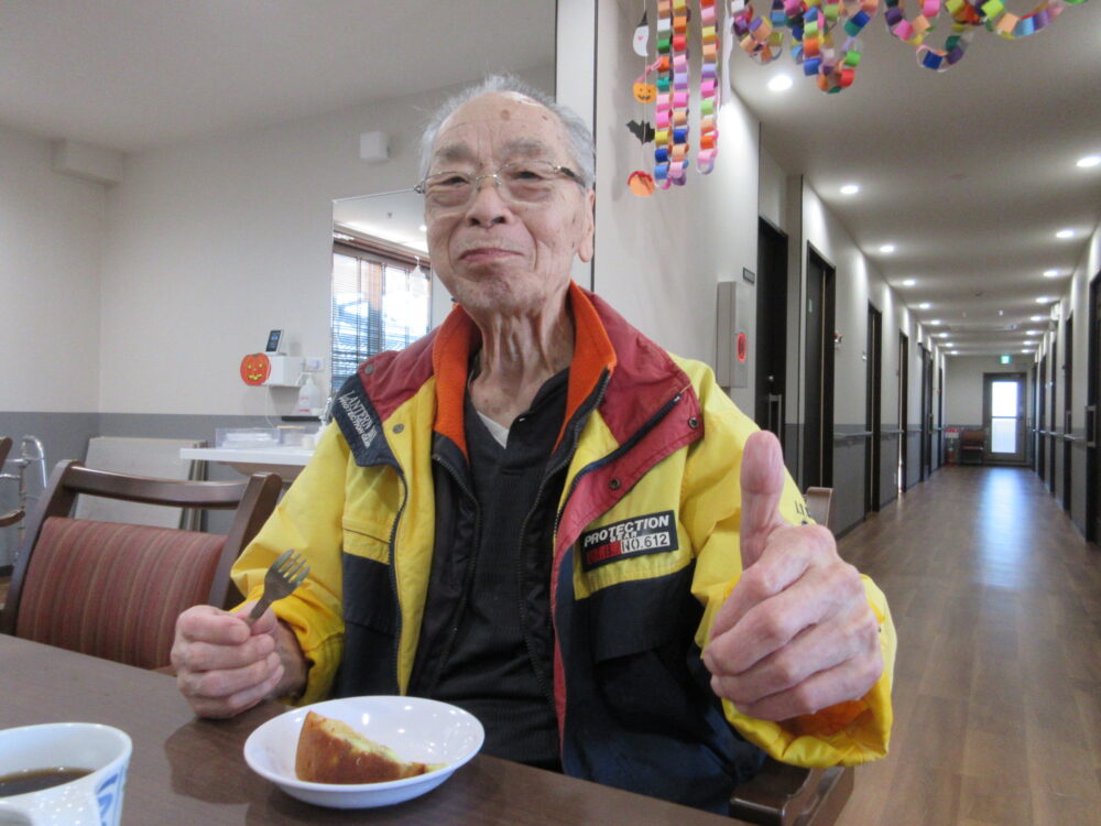 島田東グループホーム　おやつづくり「さつま芋ケーキ」