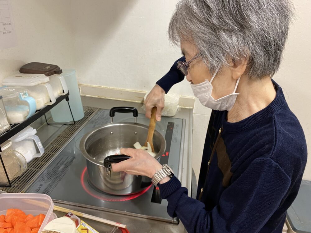 静岡市清水区グループホーム_2023年12月昼食作りレク