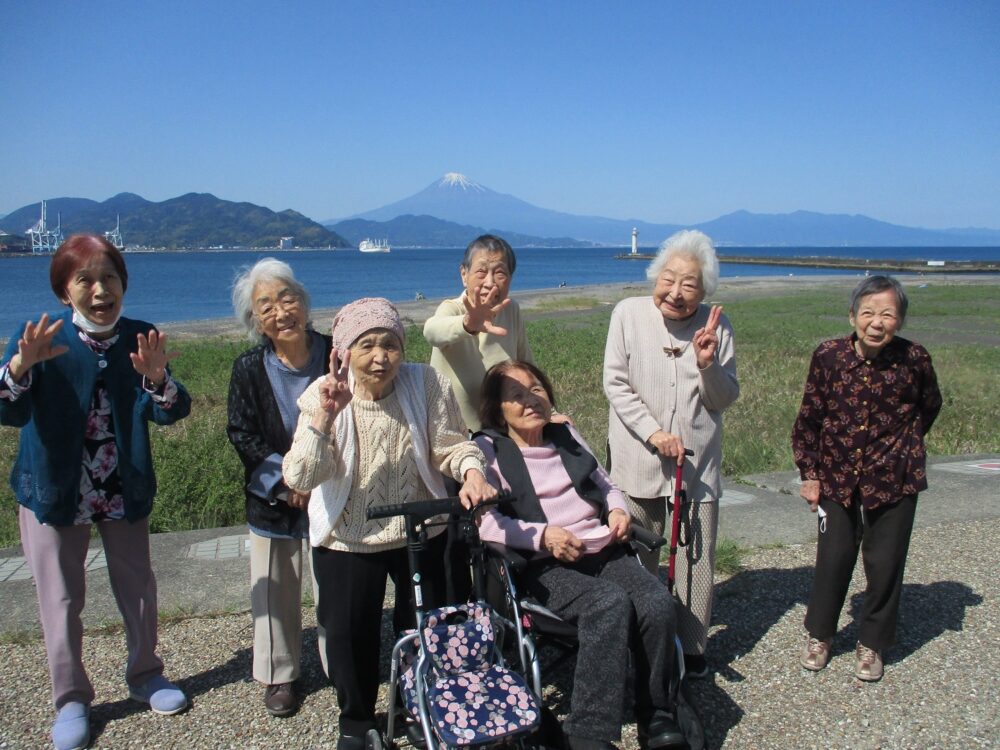 静岡市葵区グループホーム_生活リハビリ富士山を見に行きました