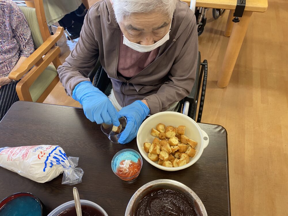 静岡市清水区グループホーム_夏を感じるおやつ作り