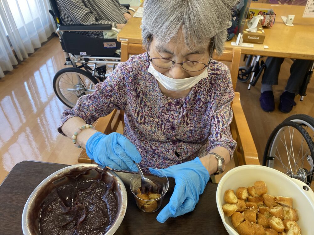 静岡市清水区グループホーム_夏を感じるおやつ作り