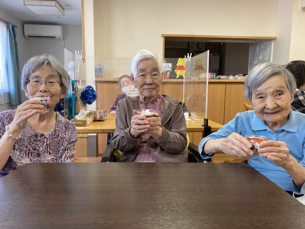 有東坂グループホーム　夏を感じるおやつ作り