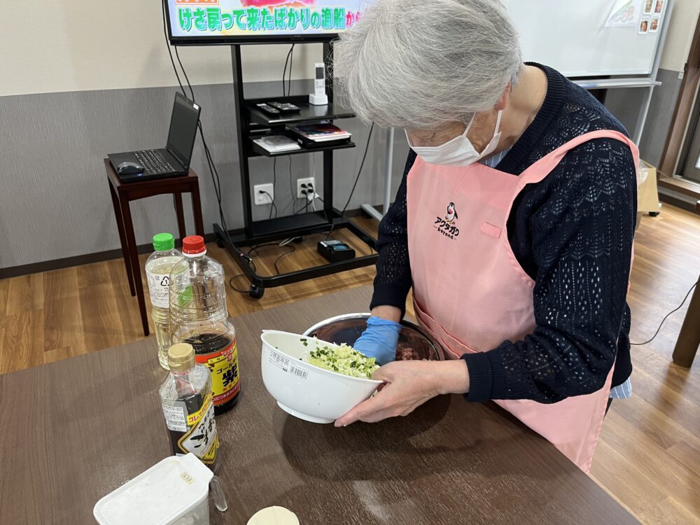 島田市グループホーム_父の日イベント餃子づくり