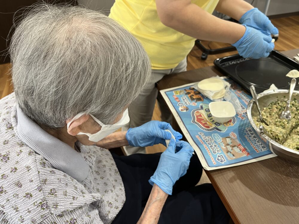 島田市グループホーム_父の日イベント餃子づくり