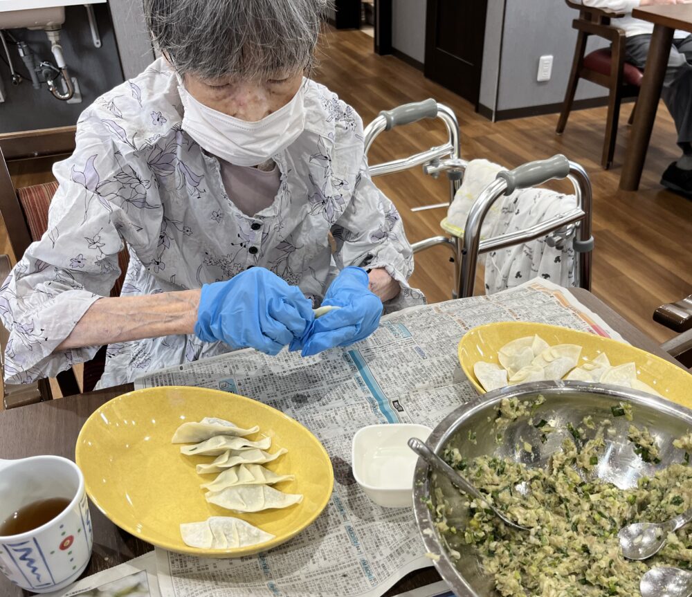 島田市グループホーム_父の日イベント餃子づくり