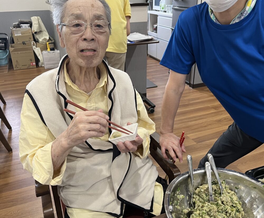 島田市グループホーム_父の日イベント餃子づくり