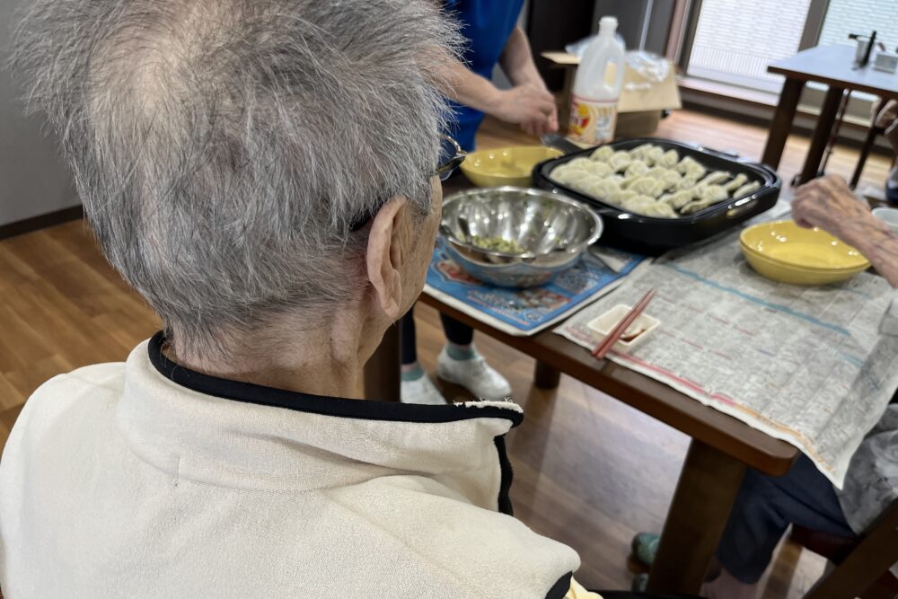 島田市グループホーム_父の日イベント餃子づくり