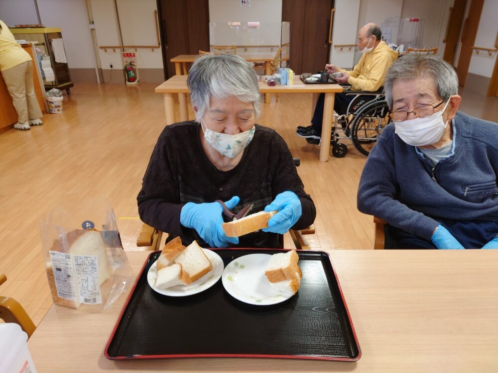 富士市グループホーム_ミャンマーのおやつシュエジンエイ作り