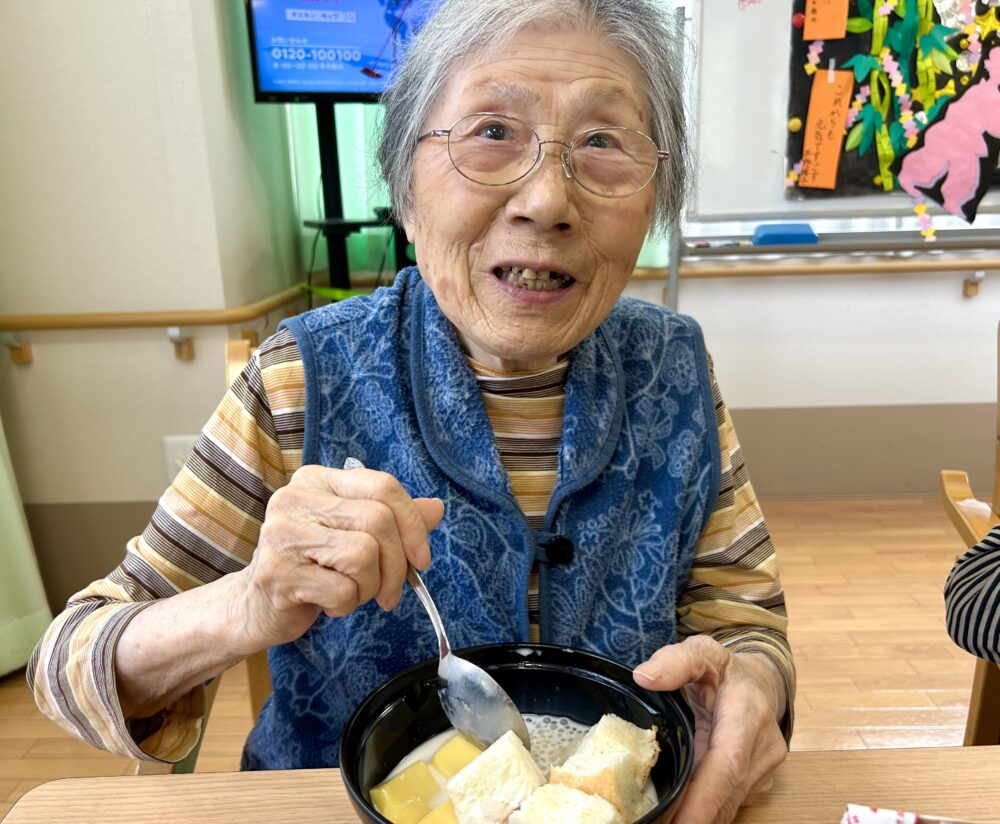 富士市グループホーム_ミャンマーのおやつ作りシュエインエー