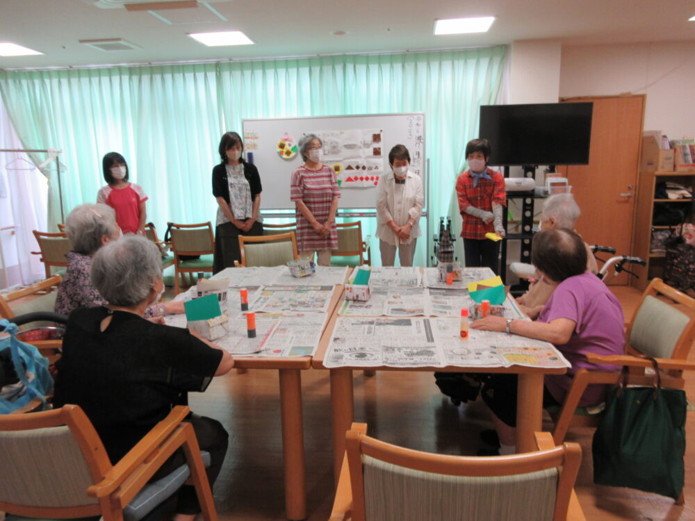 富士市グループホーム_折り紙教室向日葵作品