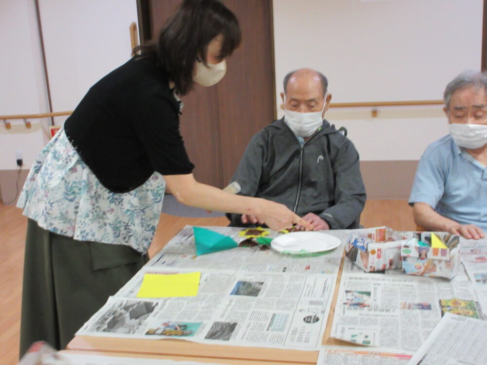 富士市グループホーム_折り紙教室向日葵作品