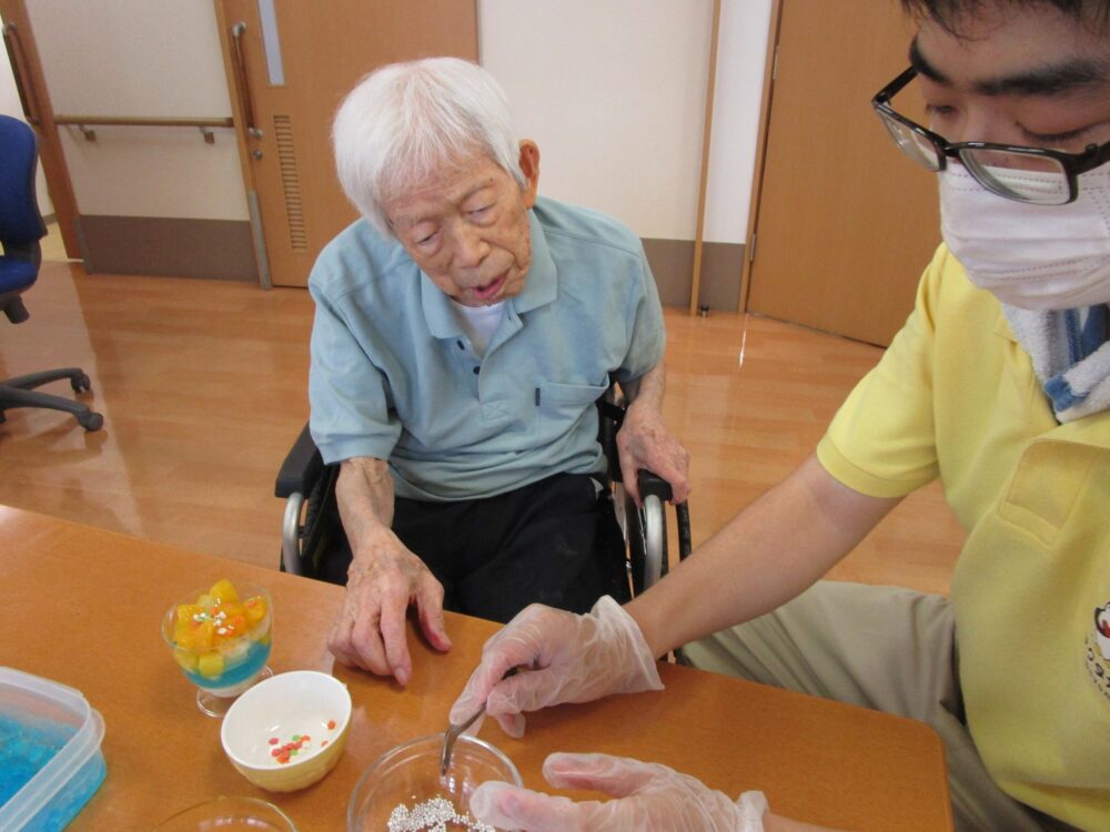 静岡市葵区グループホーム_おやつレク七夕ゼリー作り