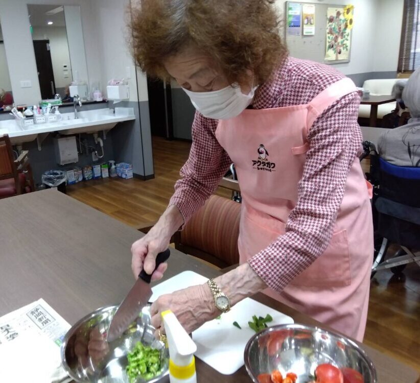 島田市グループホーム_野菜の収穫