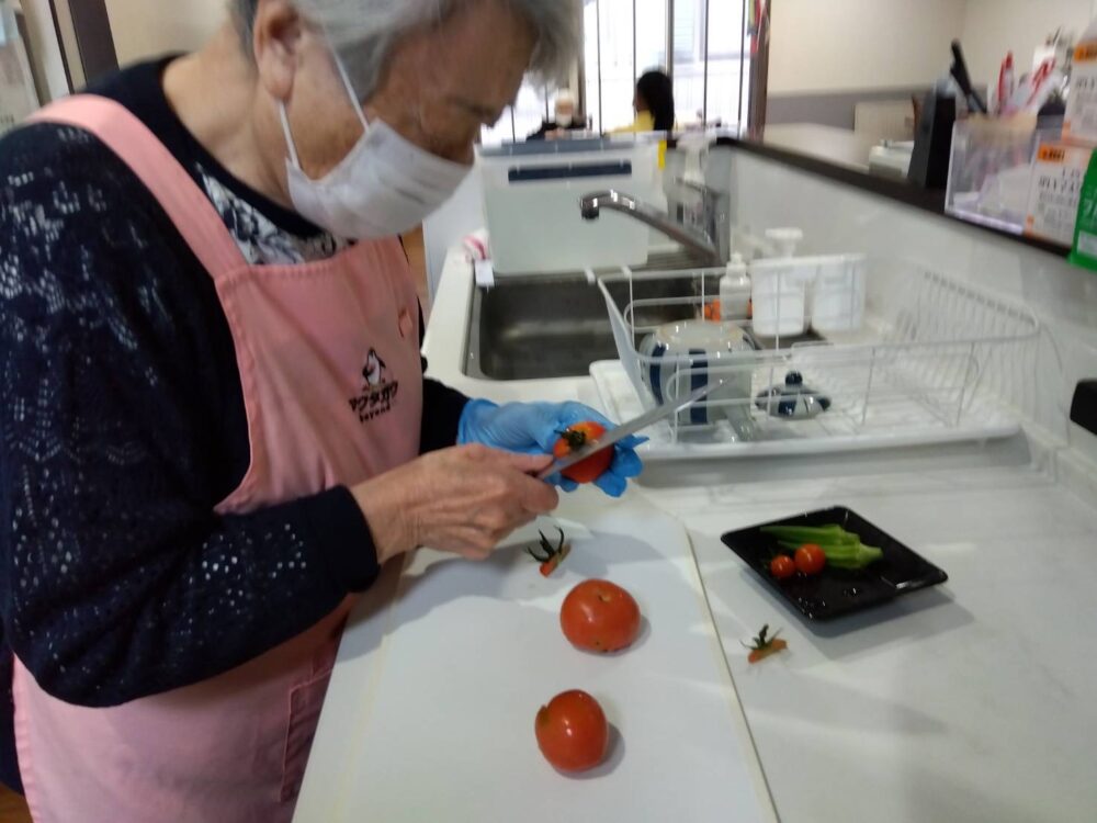 島田市グループホーム_野菜の収穫