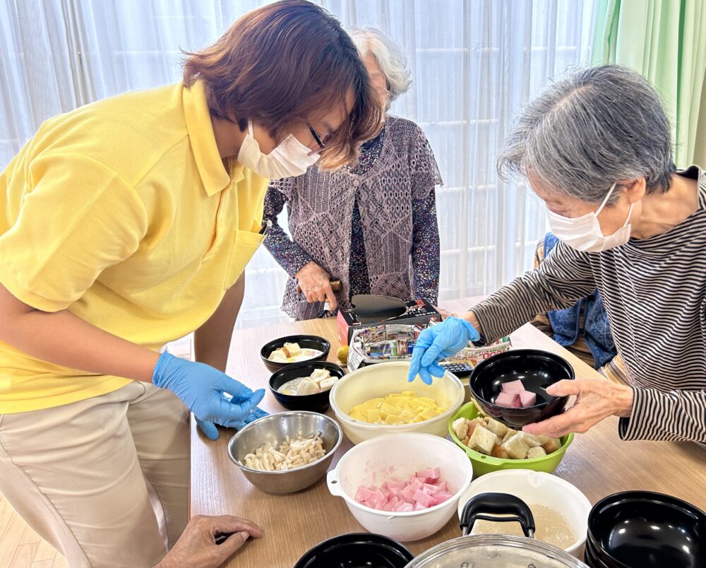 富士市グループホーム_ミャンマーのおやつ作りシュエインエー