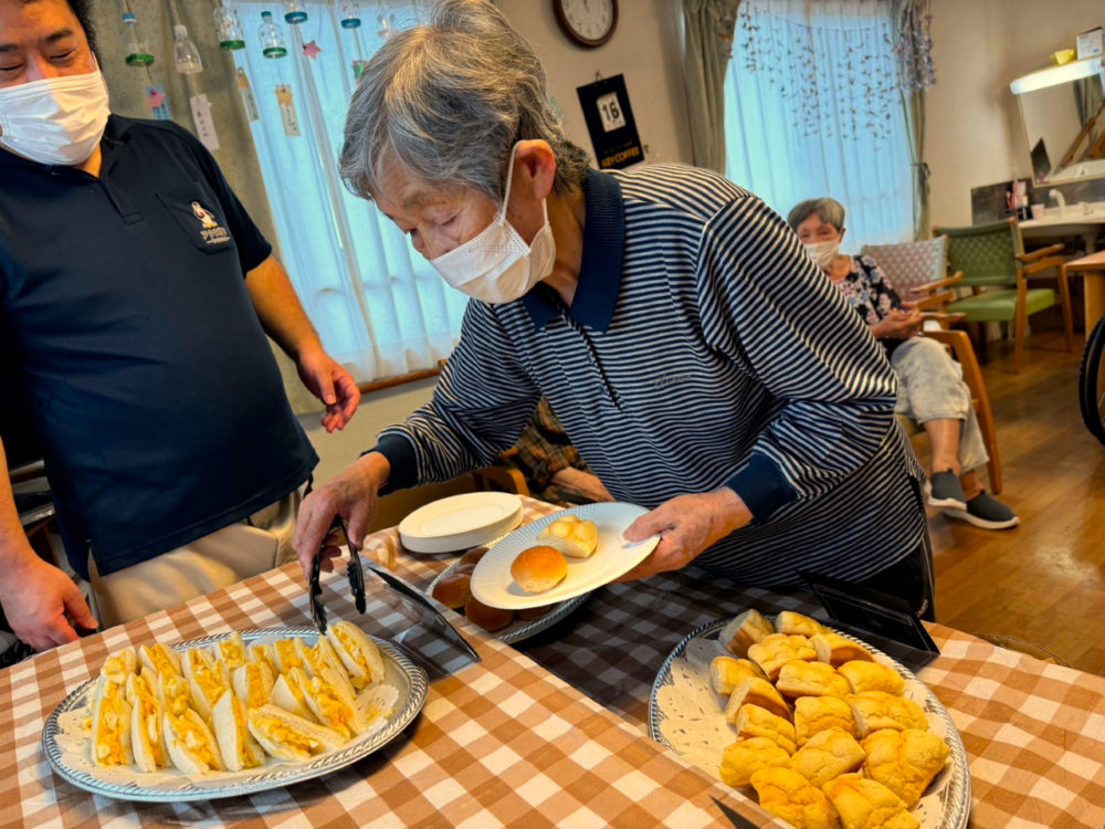 静岡市清水区グループホーム_夏のパン祭り