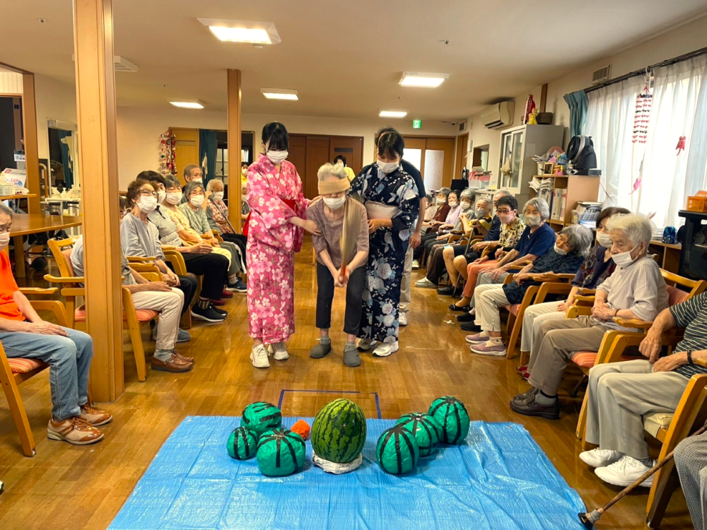 静岡市清水区グループホーム_スイカ割り大会