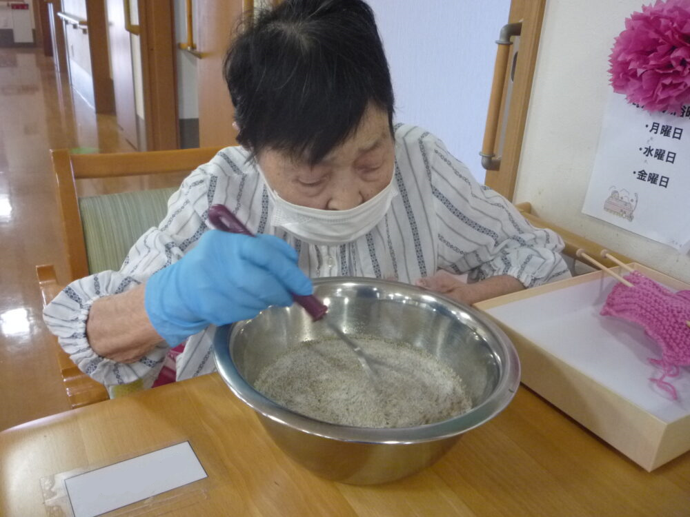 静岡市清水区グループホーム_カフェモカゼリー作り