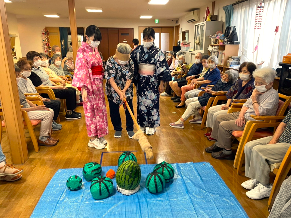 御門台グループホーム　スイカ割り大会