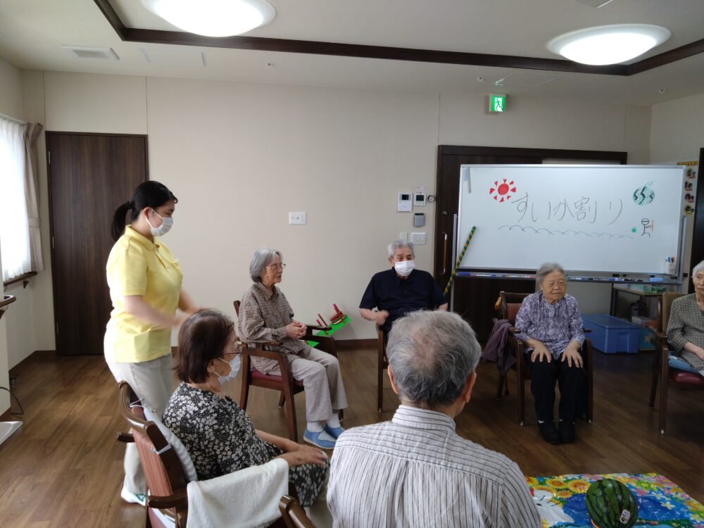 富士市グループホーム_夏本番スイカ割り