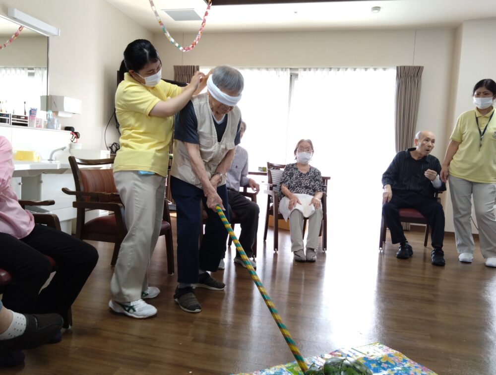 富士市グループホーム_夏本番スイカ割り