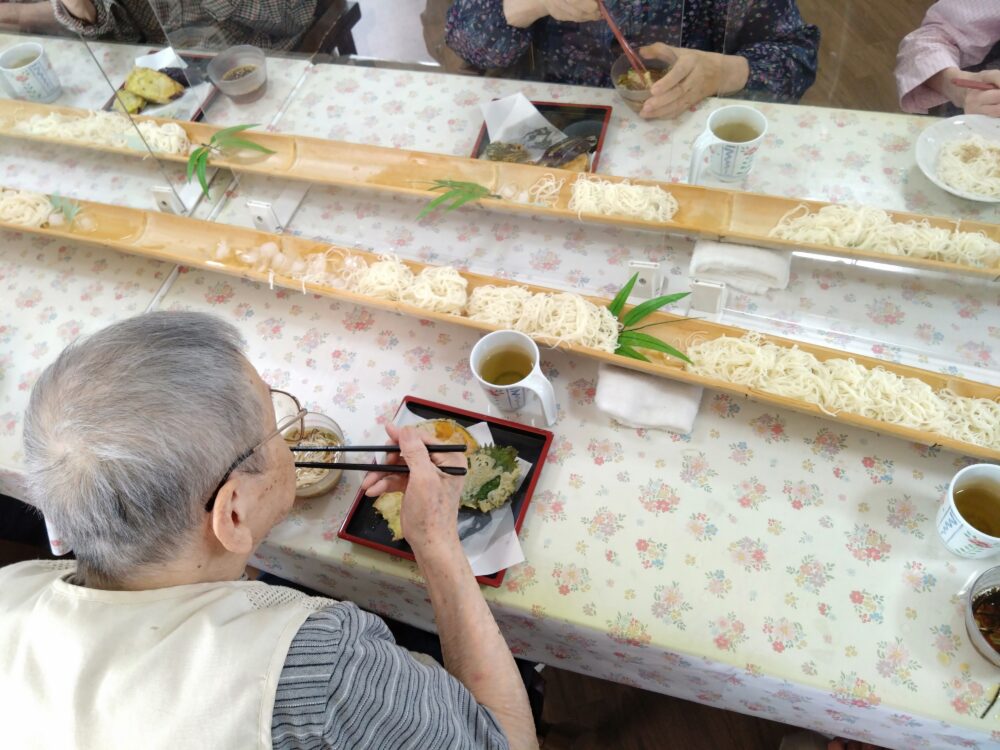 富士市グループホーム_流しそうめん風イベント