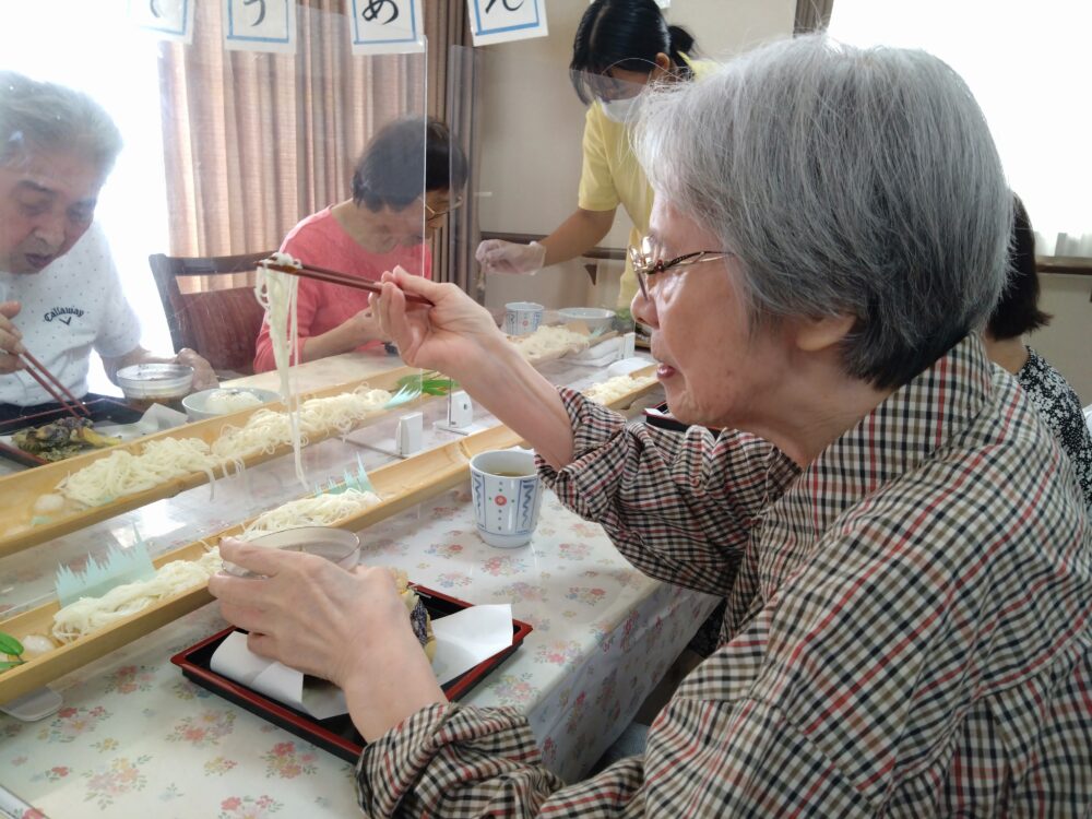 富士市グループホーム_流しそうめん風イベント