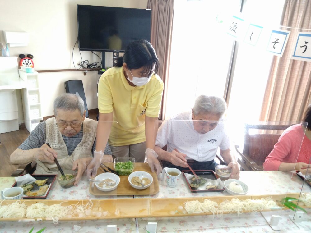 富士市グループホーム_流しそうめん風イベント