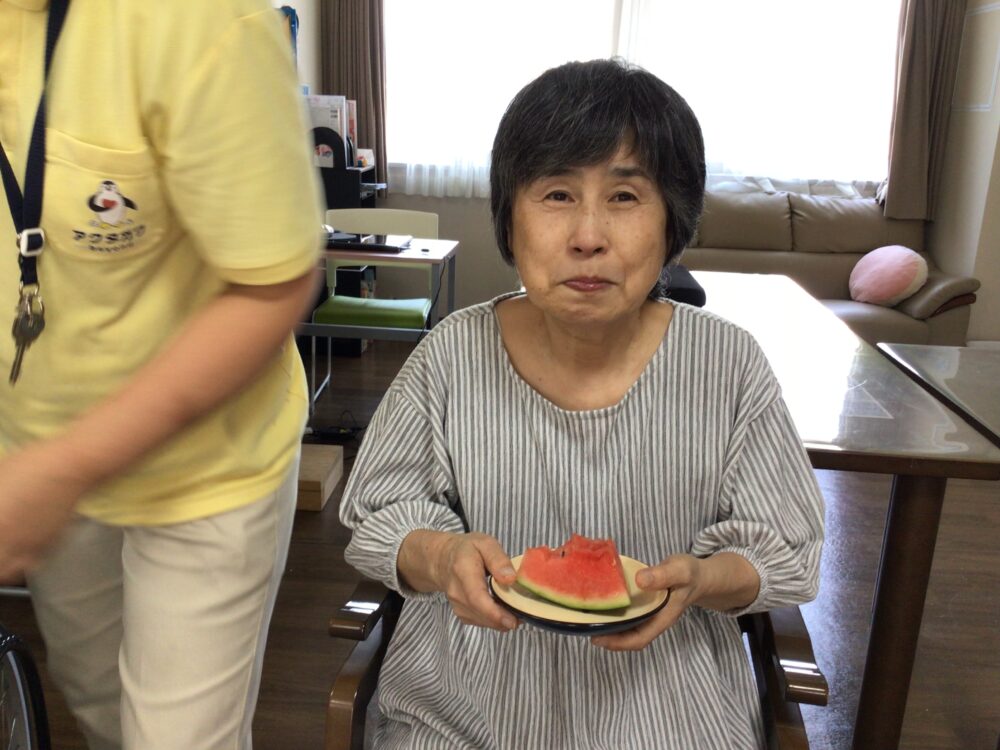 富士市グループホーム_夏本番スイカ割り