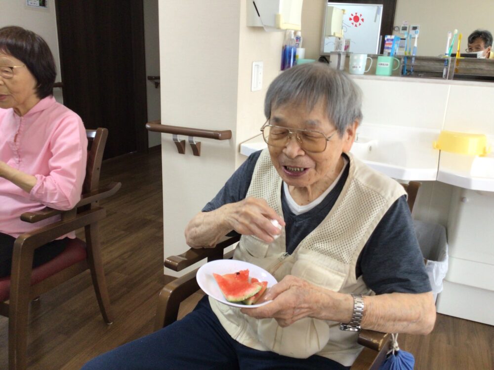 富士市グループホーム_夏本番スイカ割り