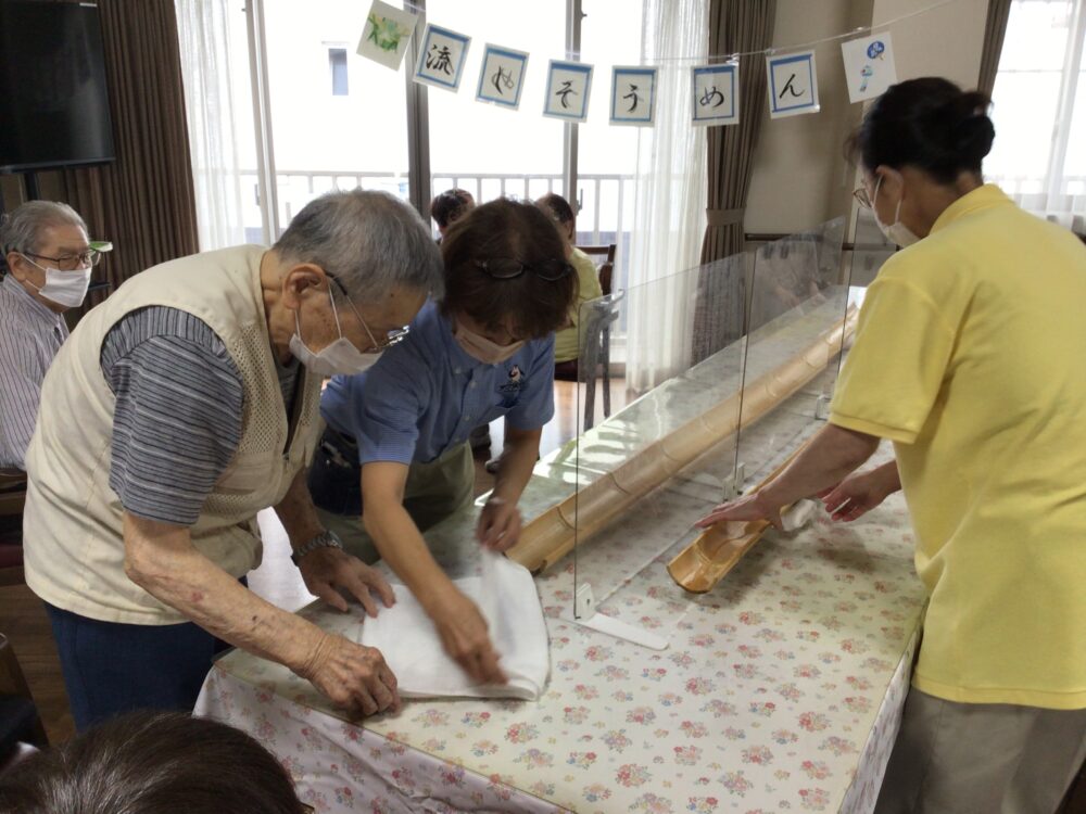 富士市グループホーム_流しそうめん風イベント