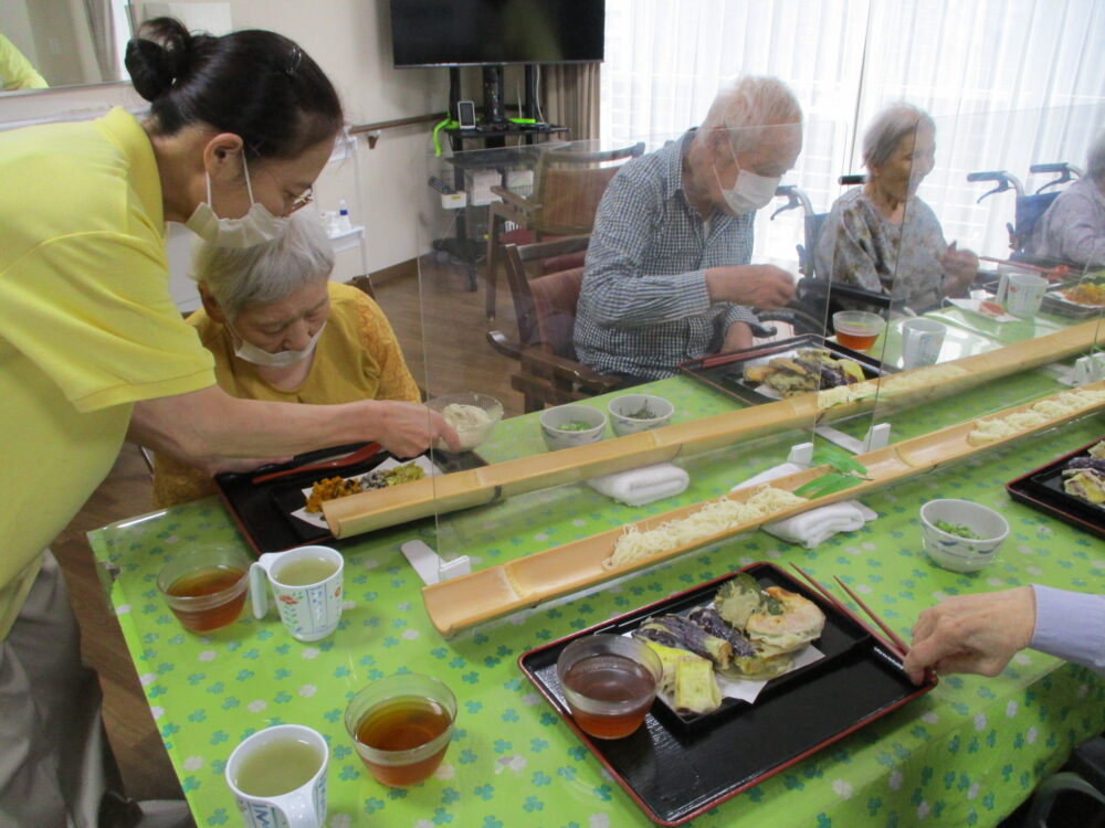 富士市グループホーム_流しそうめん風イベント