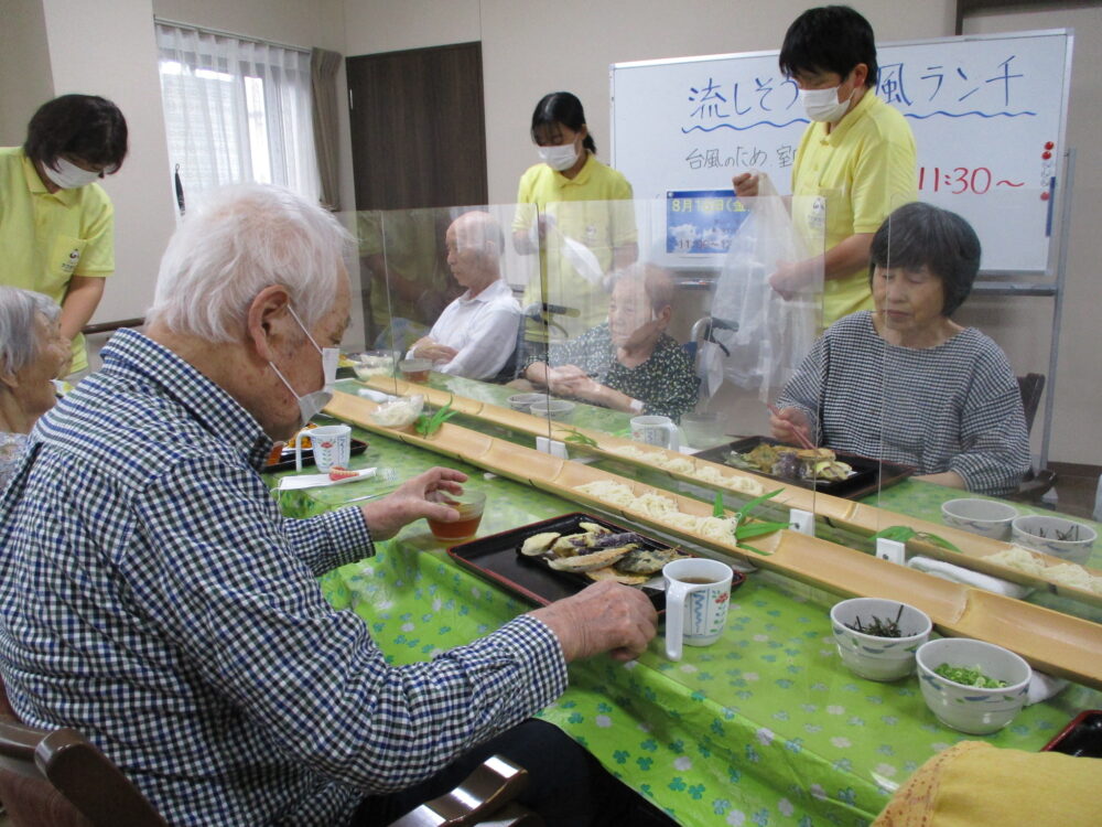 富士市グループホーム_流しそうめん風イベント