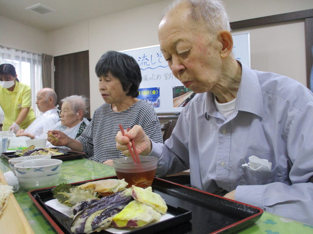 富士市グループホーム_流しそうめん風イベント