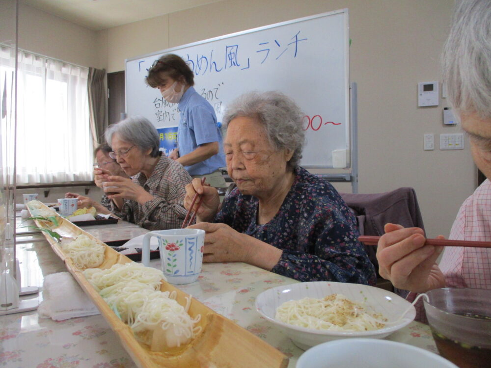 富士市グループホーム_流しそうめん風イベント