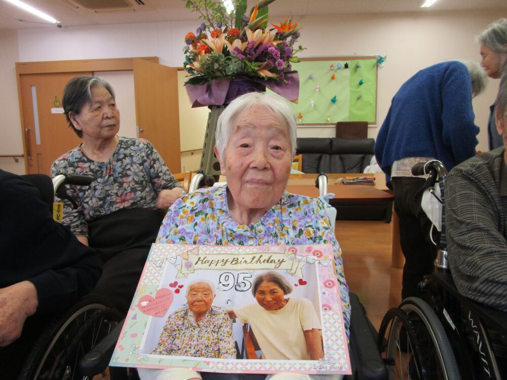 静岡市葵区グループホーム_お誕生日をお祝いしました