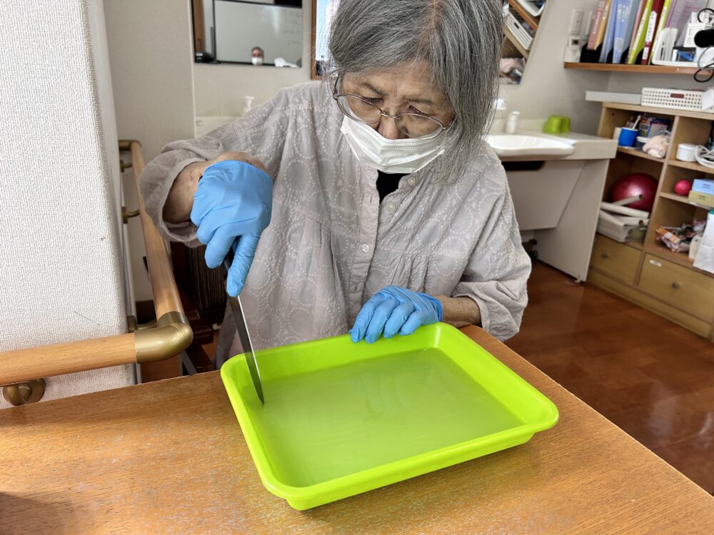 静岡市駿河区グループホーム_ おやつ作り