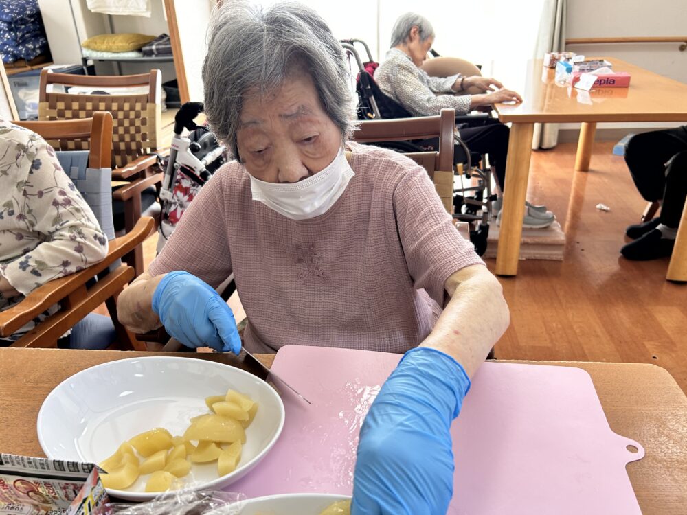 静岡市駿河区グループホーム_ おやつ作り