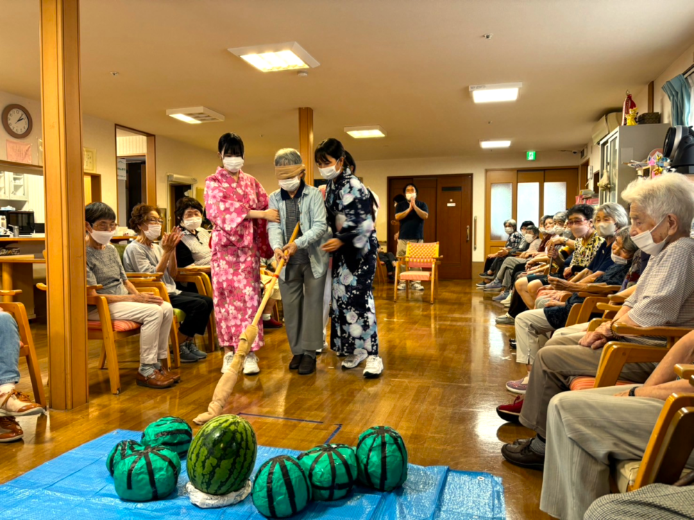 静岡市清水区グループホーム_スイカ割り大会