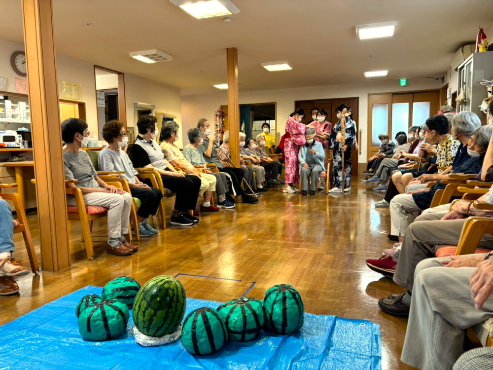 静岡市清水区グループホーム_スイカ割り大会