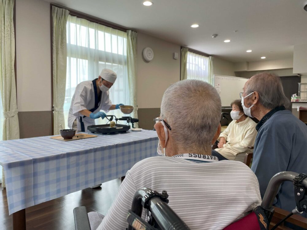 藤枝市グループホーム_敬老会手作りどら焼きでおもてなし