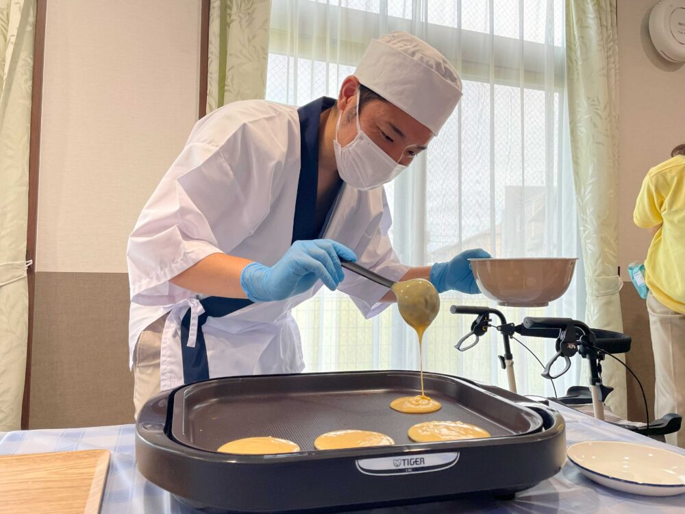 藤枝市グループホーム_敬老会手作りどら焼きでおもてなし