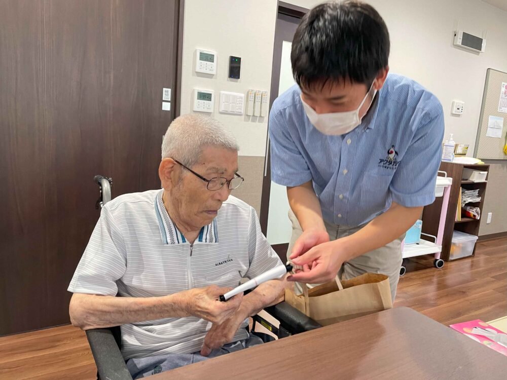 藤枝市グループホーム_敬老会手作りどら焼きでおもてなし