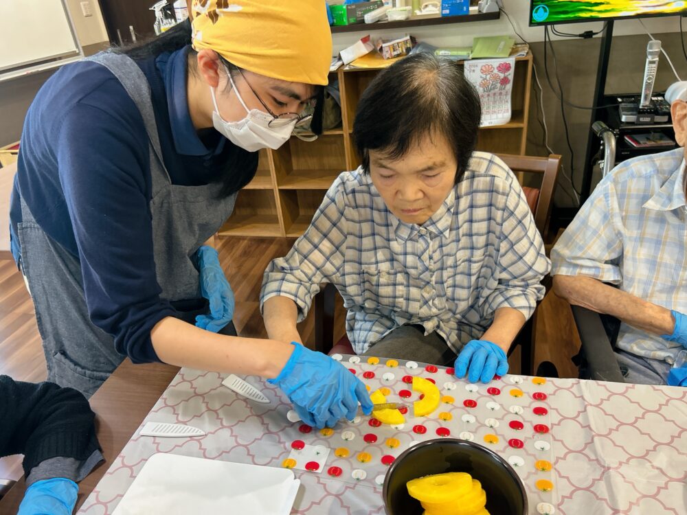 藤枝市グループホーム_すいか丸ごとフルーツポンチ