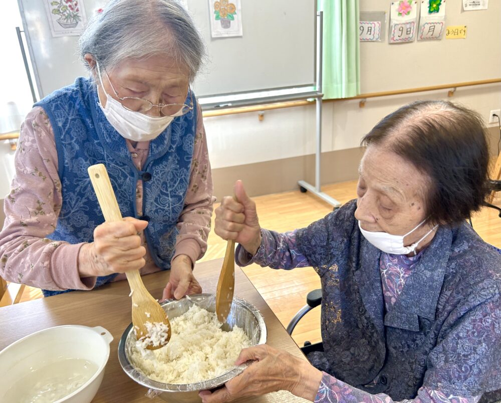 富士市グループホーム_3種のおはぎ作り